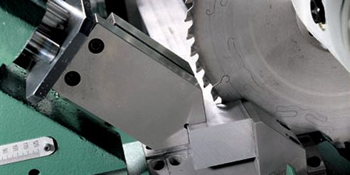 Precision automatic saw for short aluminium tube and solid bar