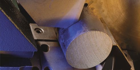 Automatic saw for short high resistance alloy steel tube and solid bar